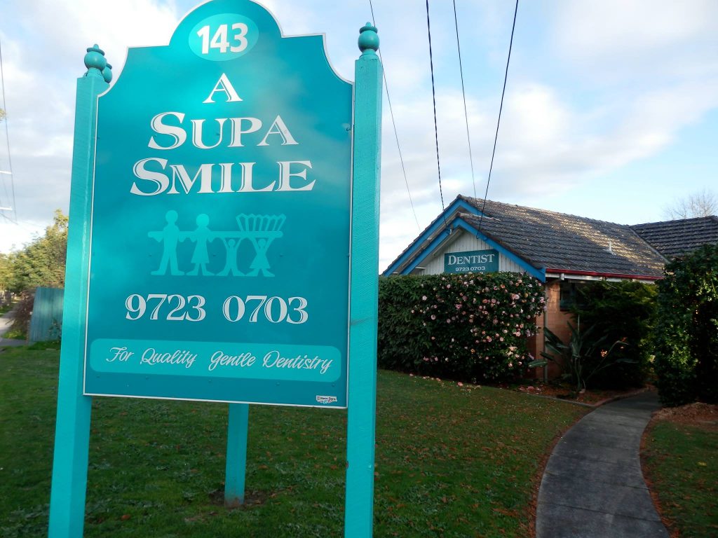 A Supa Smile _ Dentist Croydon _ Clinic Sign Board.jpg